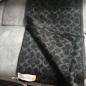 Brand new men’s coach signature scarf